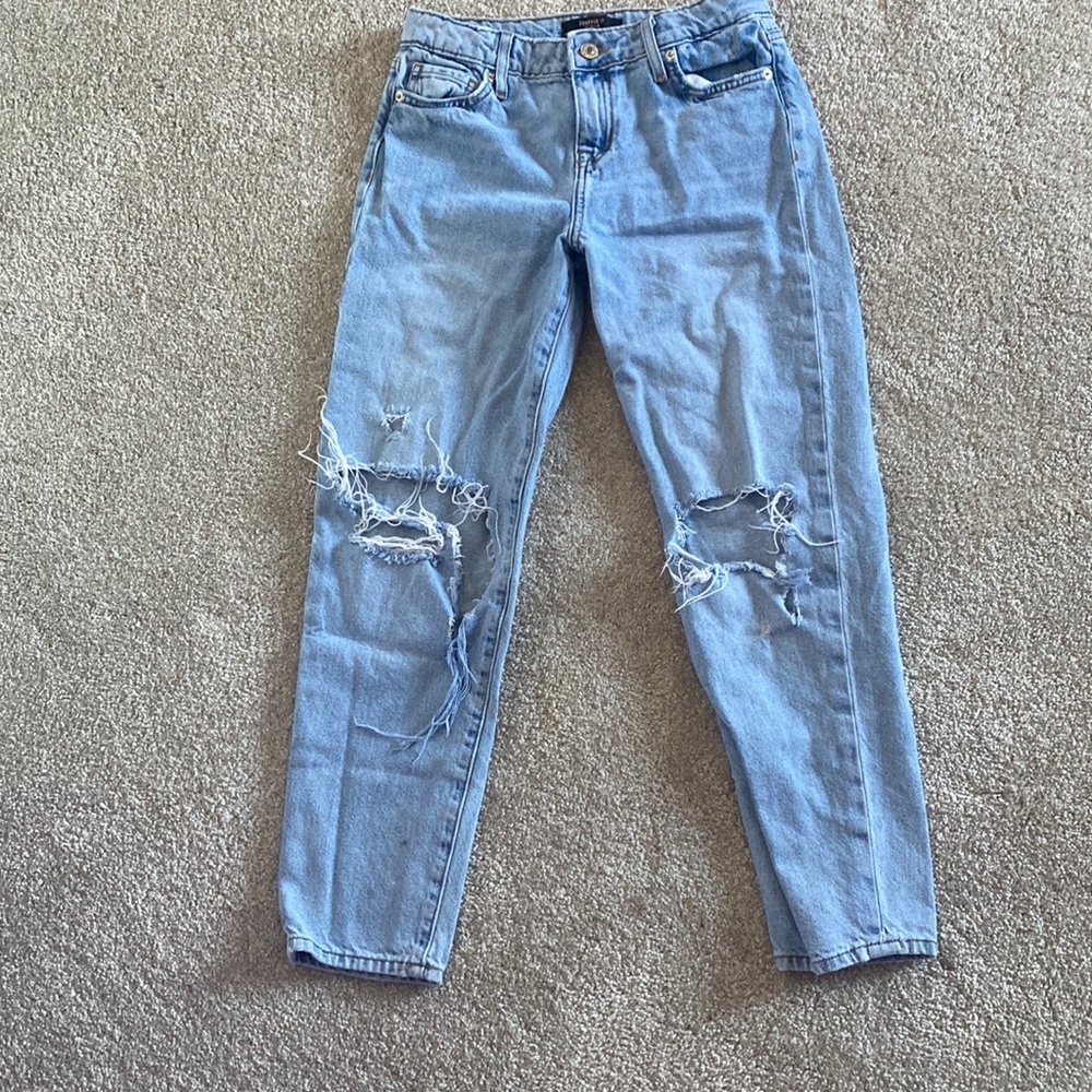 Girl 11-12 baggy jeans that are Adjustable
